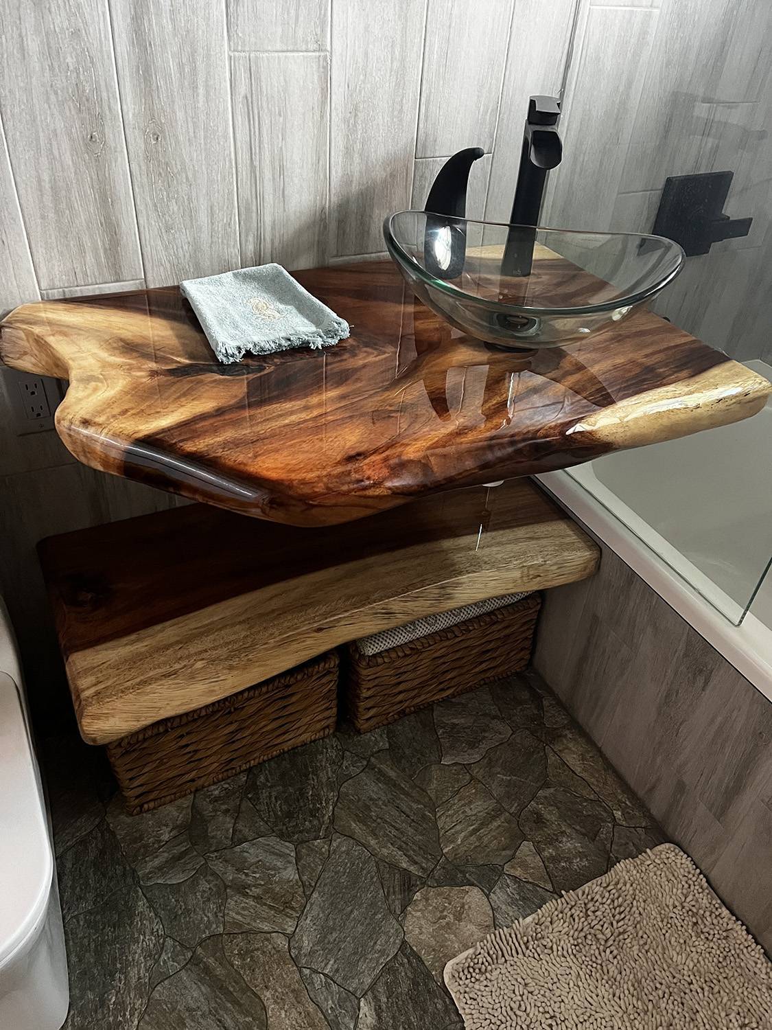 The Ultimate Guide to Choosing the Best Epoxy for Table Tops