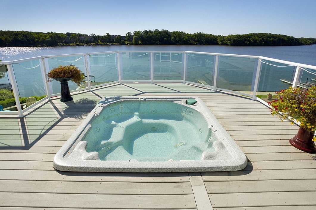 glass deck railing